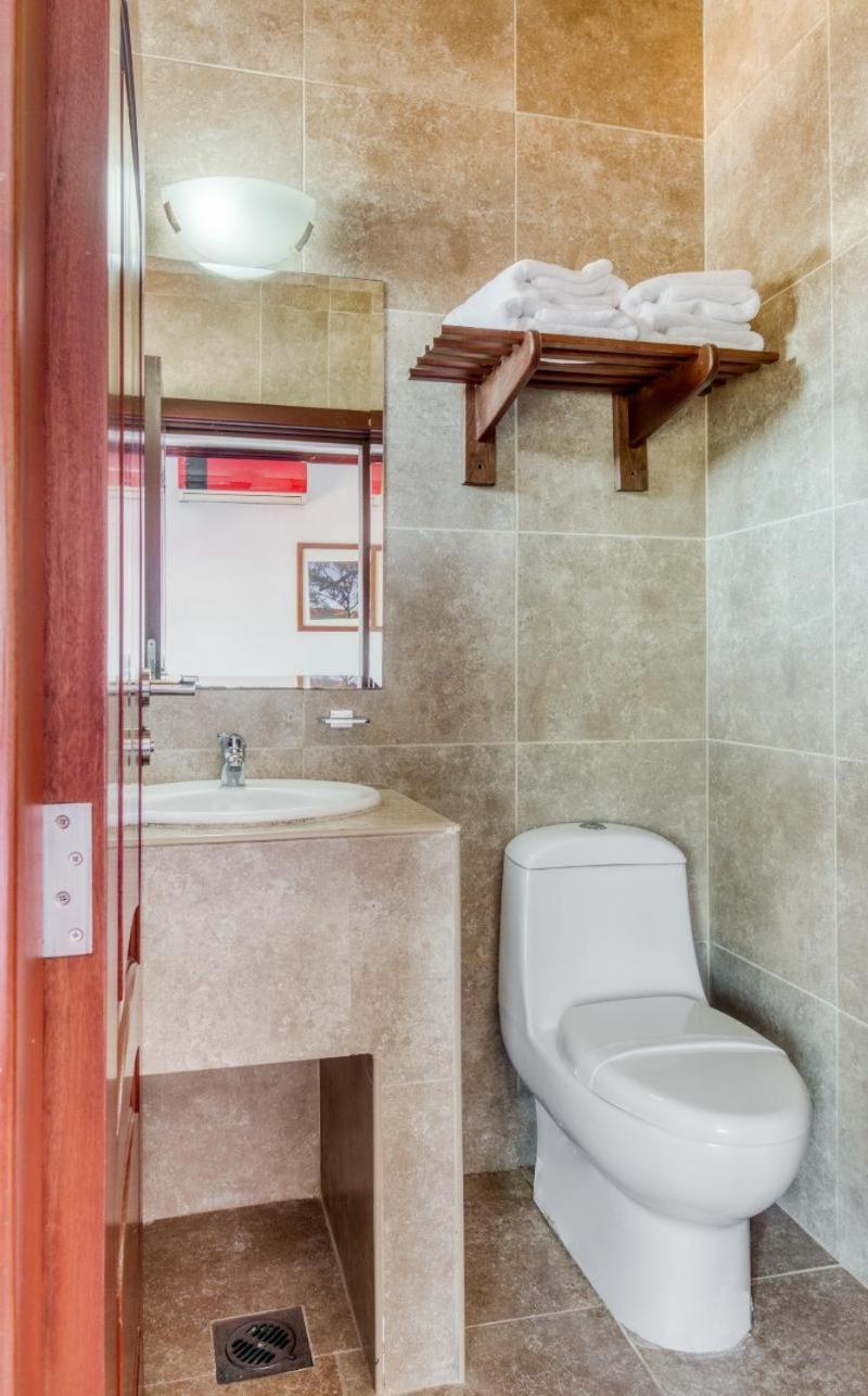 Monte Salerno Hotel & Suites Montemorelos Zimmer foto
