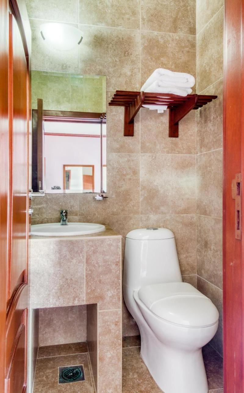 Monte Salerno Hotel & Suites Montemorelos Zimmer foto
