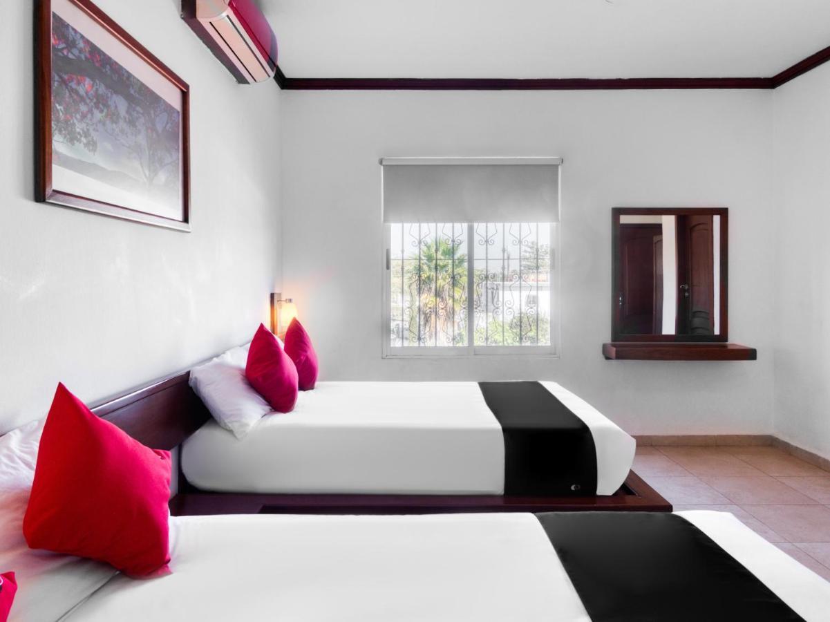 Monte Salerno Hotel & Suites Montemorelos Exterior foto